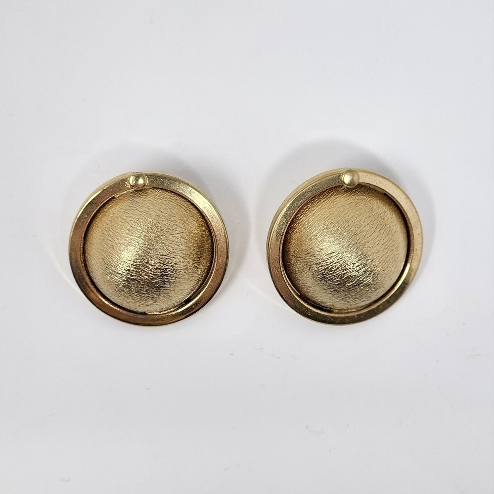 VINTAGE GOLD CLIP-ON EARRINGS - Picture 4 of 4